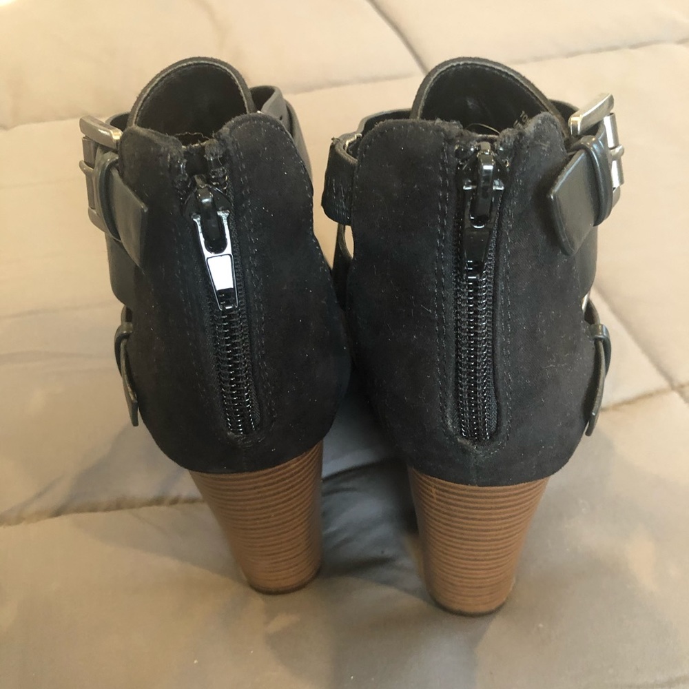 Heels - Picture 2 of 3